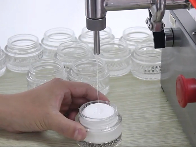 高粘度液体灌装机：提升生产效率的要害装备